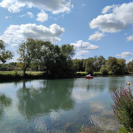 Camping Belle Riviere Chaniers Bagian luar foto