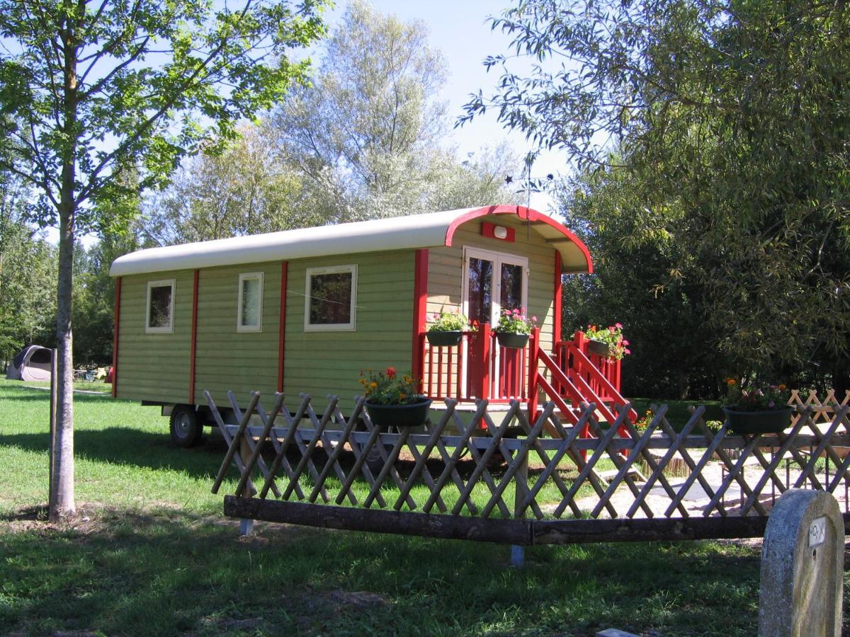 Camping Belle Riviere Chaniers Bagian luar foto
