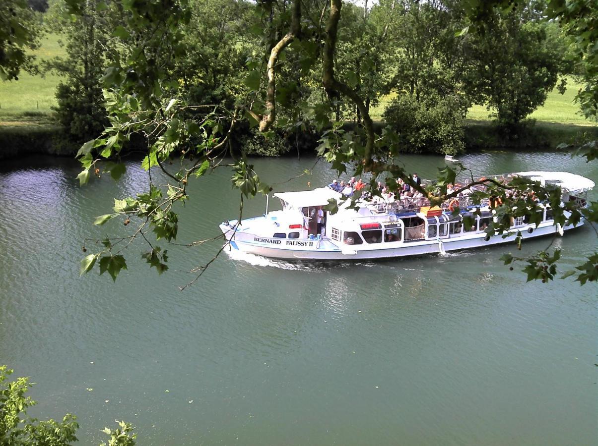 Camping Belle Riviere Chaniers Bagian luar foto