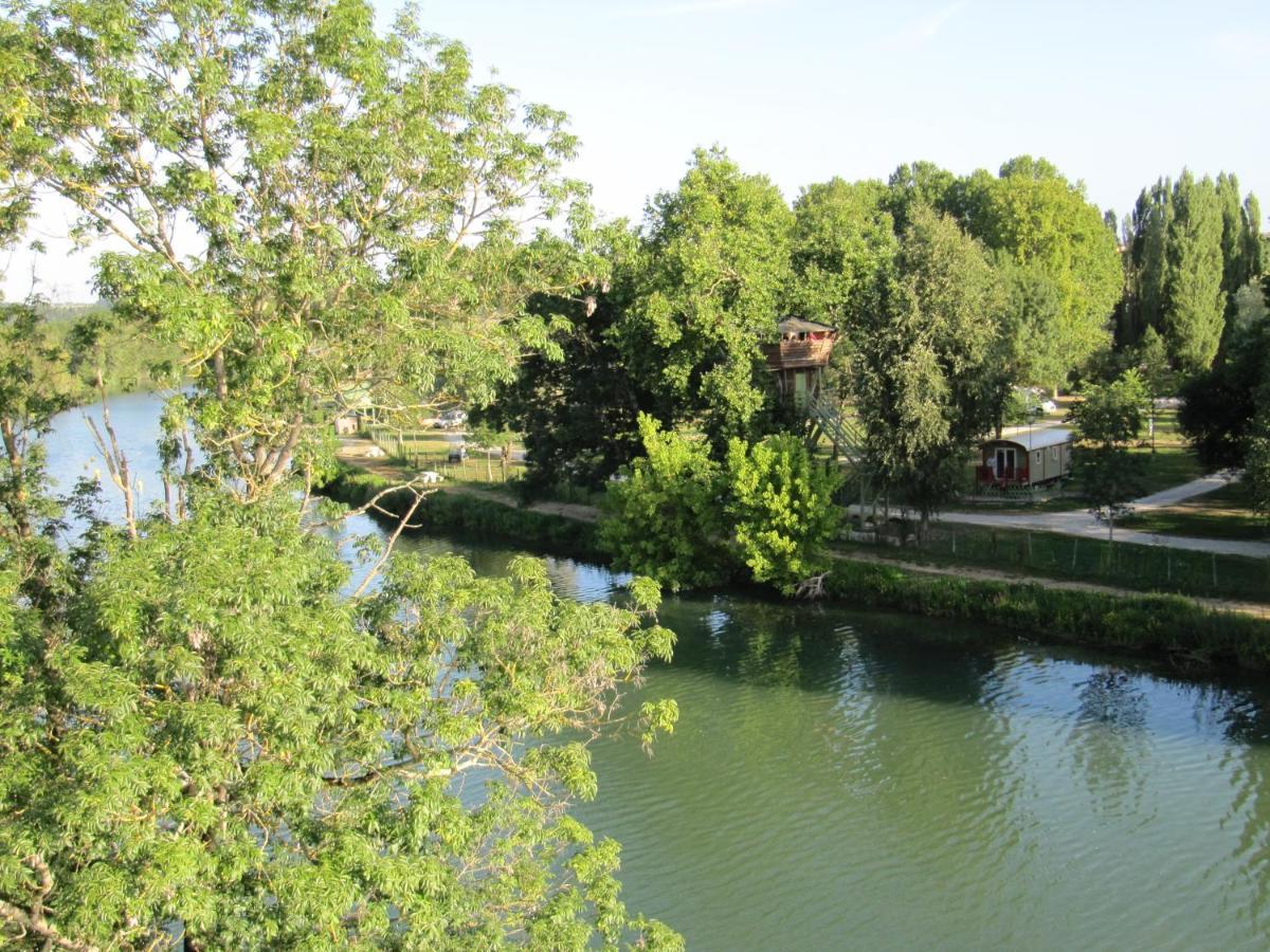 Camping Belle Riviere Chaniers Bagian luar foto