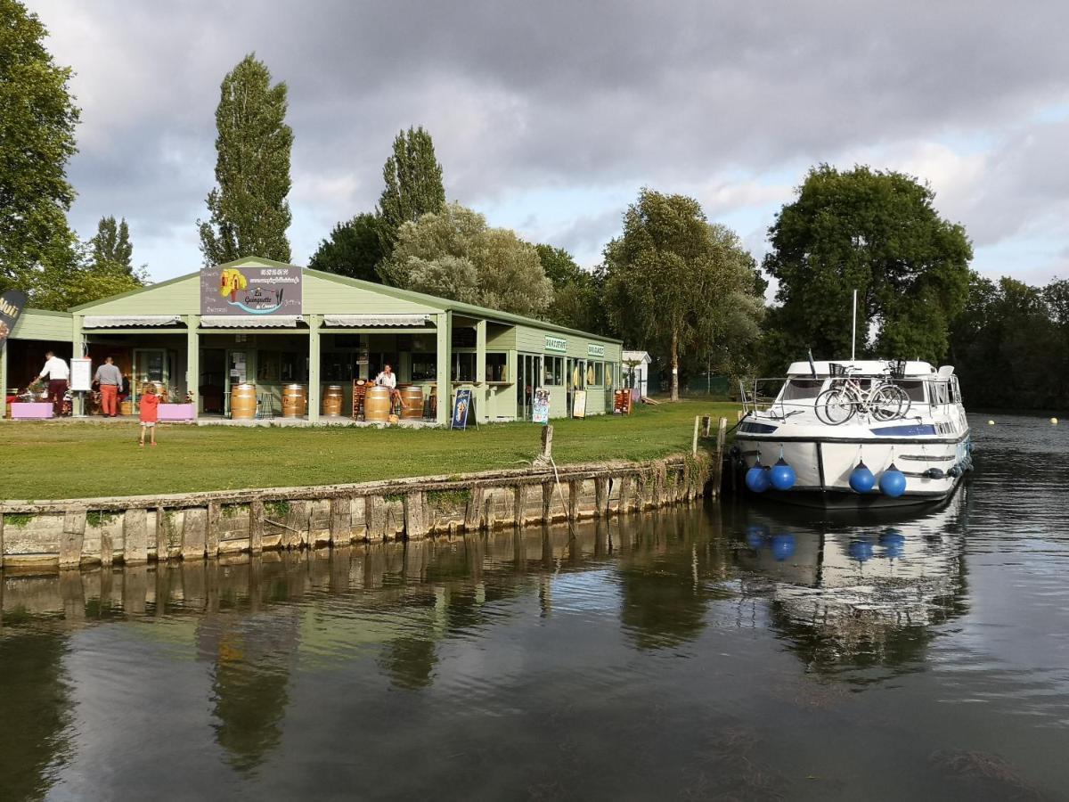 Camping Belle Riviere Chaniers Bagian luar foto
