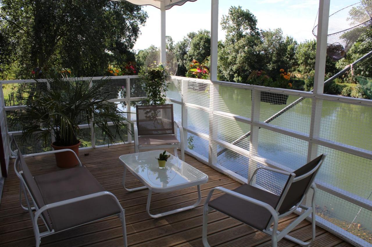 Camping Belle Riviere Chaniers Bagian luar foto
