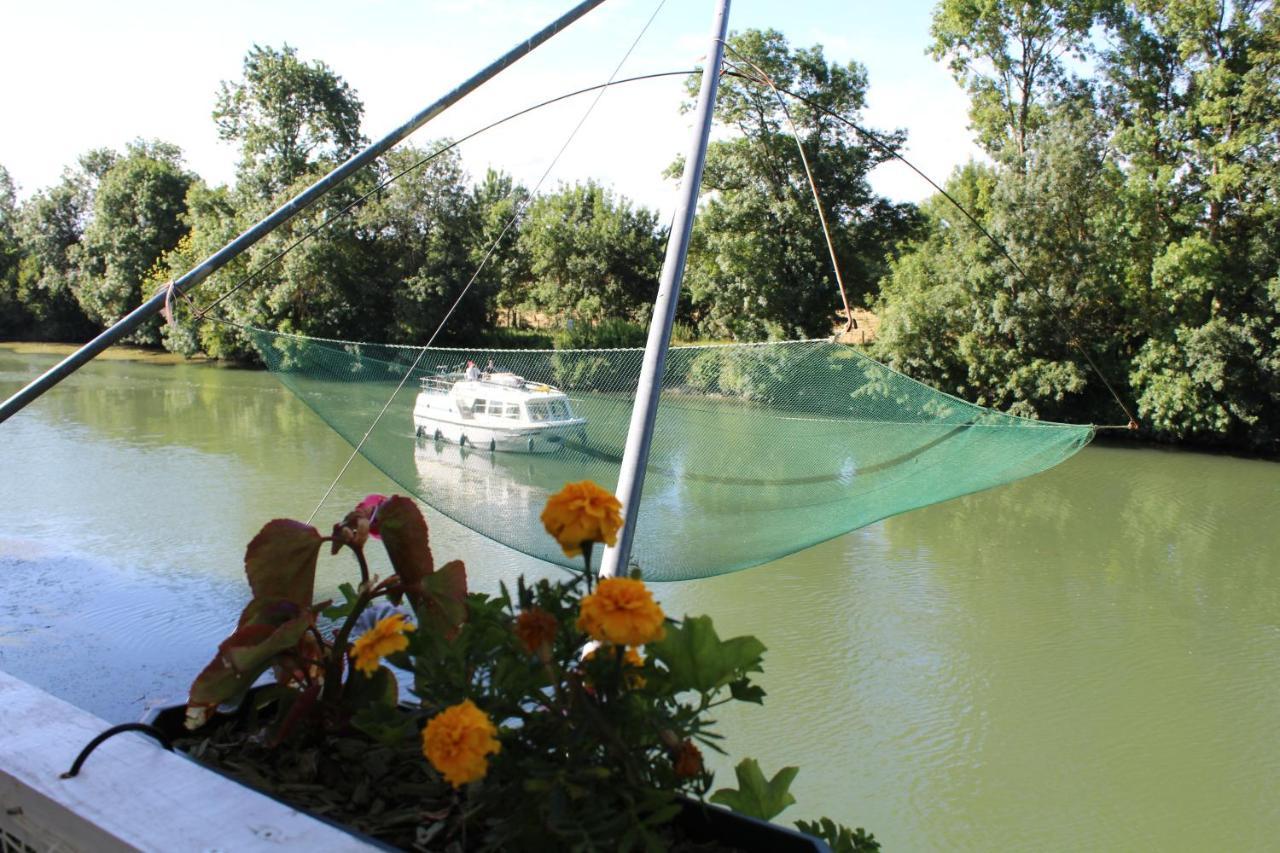 Camping Belle Riviere Chaniers Bagian luar foto