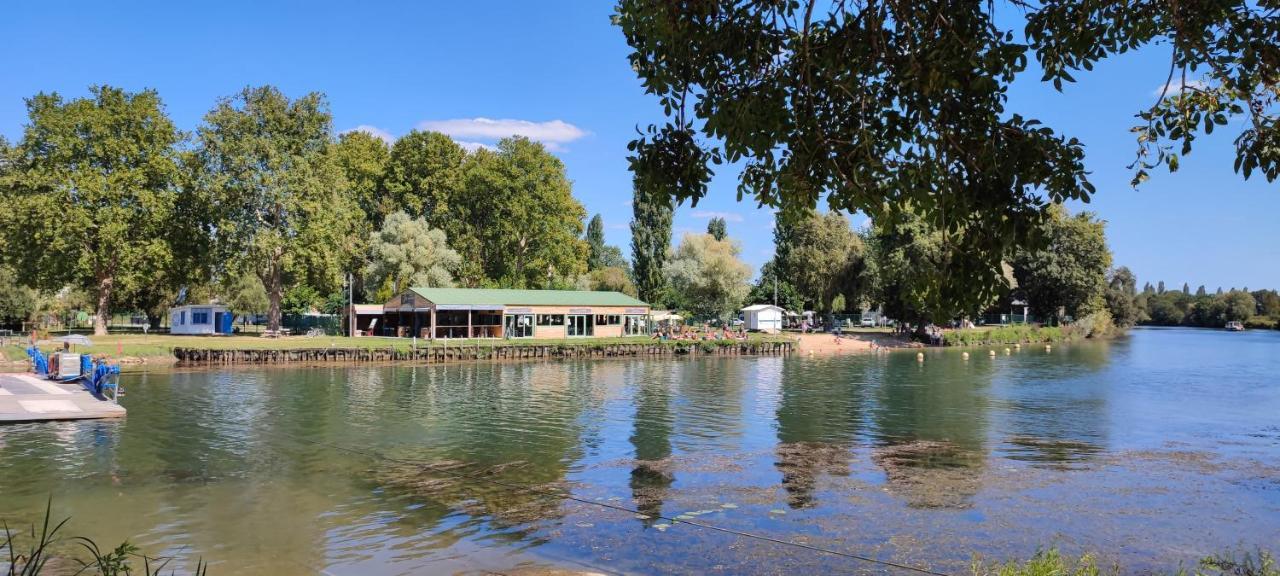 Camping Belle Riviere Chaniers Bagian luar foto