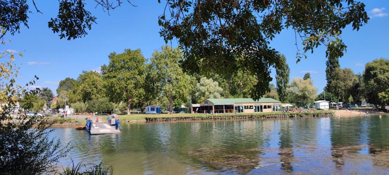 Camping Belle Riviere Chaniers Bagian luar foto