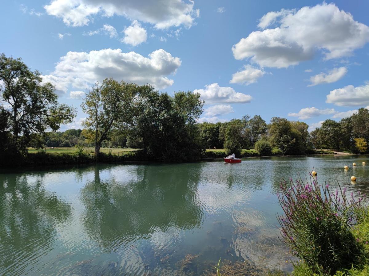 Camping Belle Riviere Chaniers Bagian luar foto
