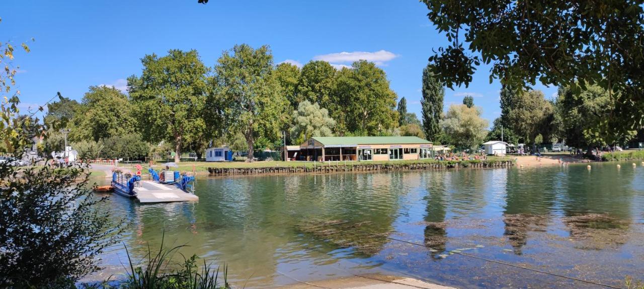Camping Belle Riviere Chaniers Bagian luar foto